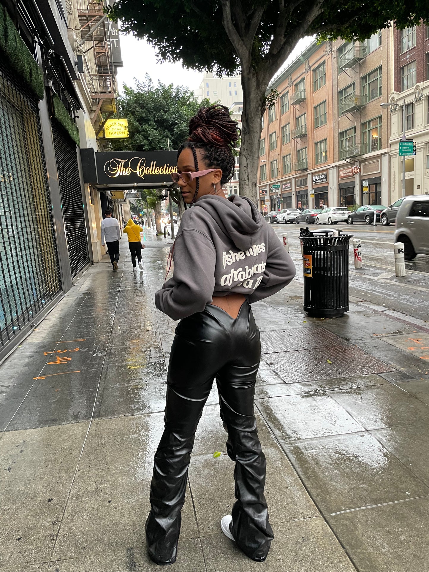 "IF SHE LIKES AFROBEATS SHE'S A 10" HOODIE